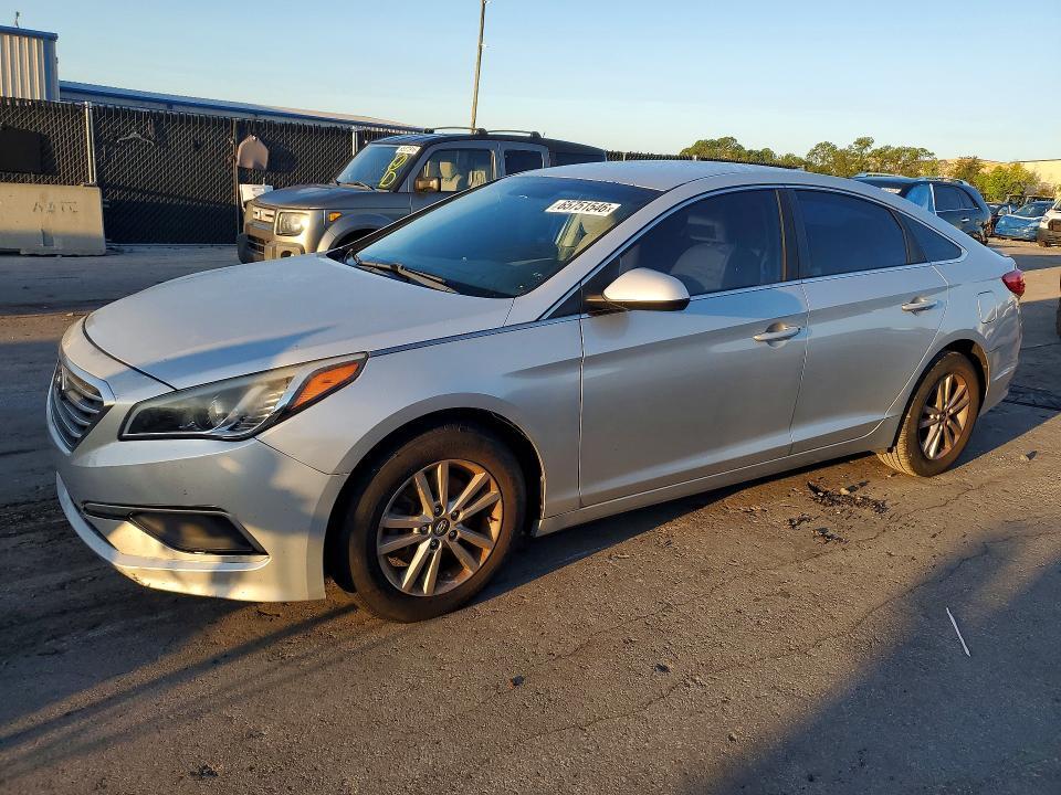 2017 HYUNDAI SONATA 5NPE24AF3HH511095