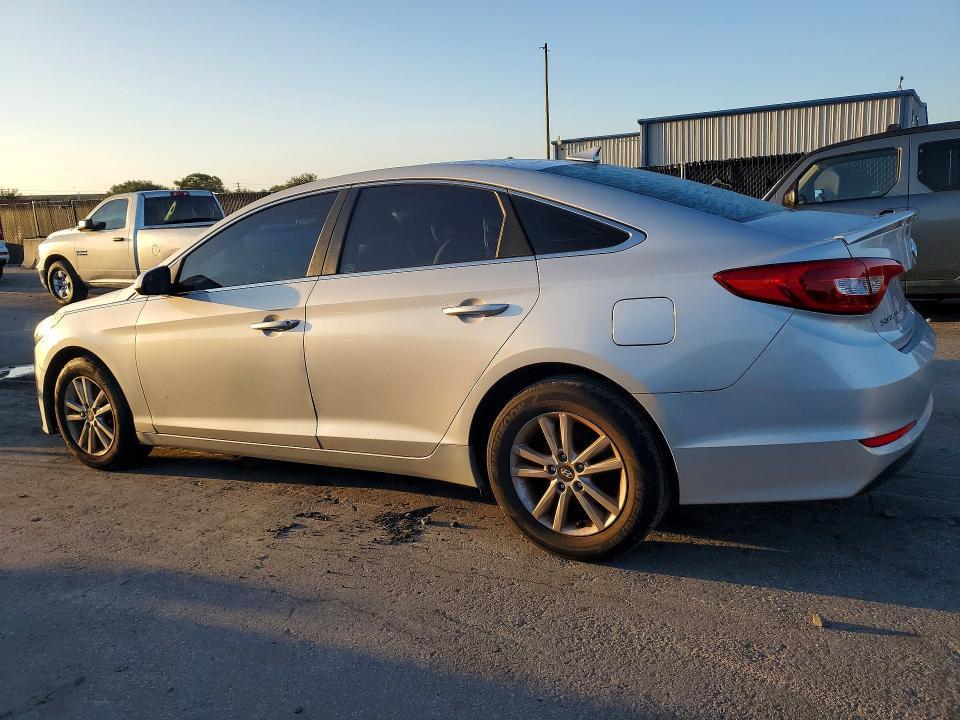 5NPE24AF3HH511095 2017 HYUNDAI SONATA photo no. 2