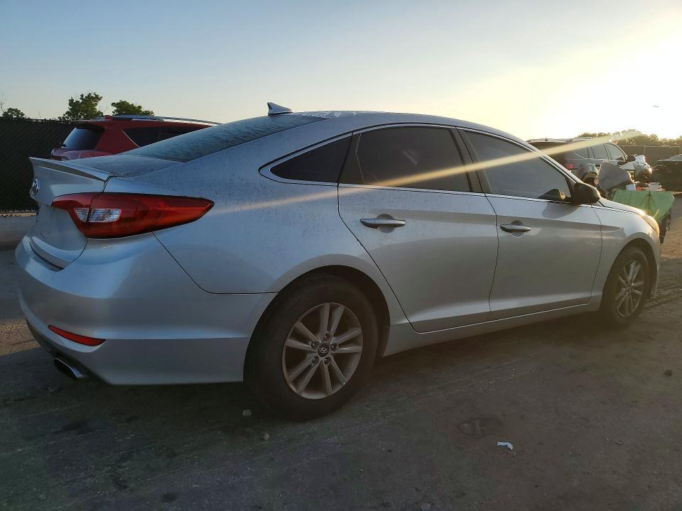 5NPE24AF3HH511095 2017 HYUNDAI SONATA photo no. 3