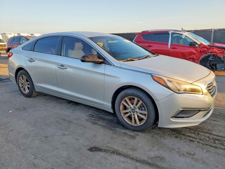 5NPE24AF3HH511095 2017 HYUNDAI SONATA photo no. 4