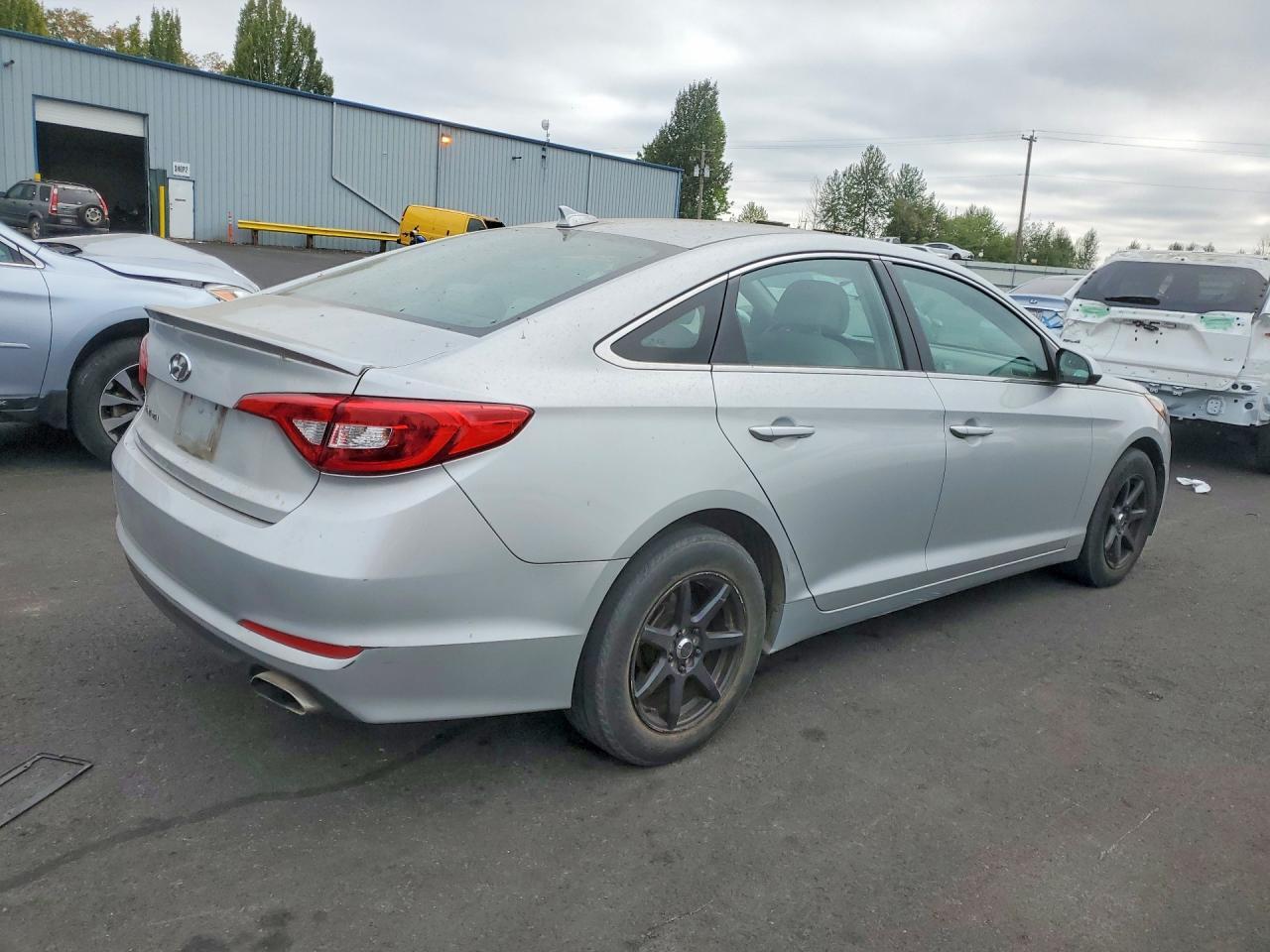 2017 HYUNDAI SONATA SE — Фото 3 из 12