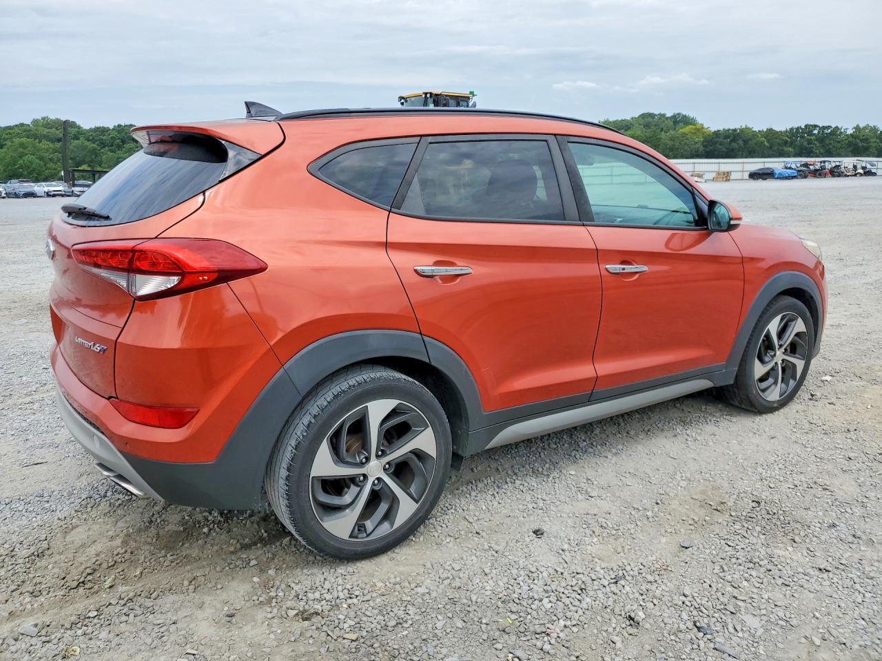 2017 HYUNDAI TUCSON LIMITED — Фото 3 из 13