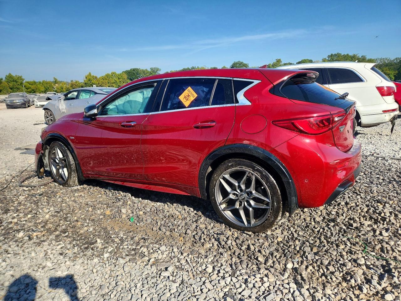 2017 INFINITI QX30 BASE — Фото 2 из 12