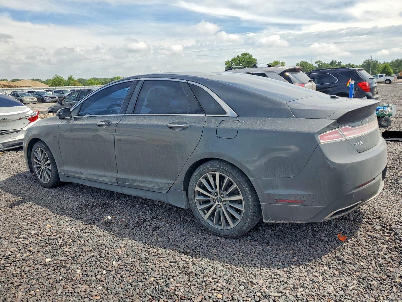 2017 LINCOLN MKZ HYBRID PREMIERE — Фото 2 из 12