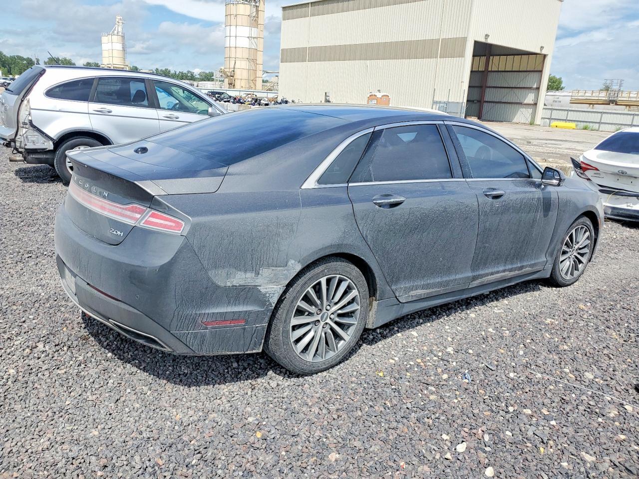 2017 LINCOLN MKZ HYBRID PREMIERE — Фото 3 из 12