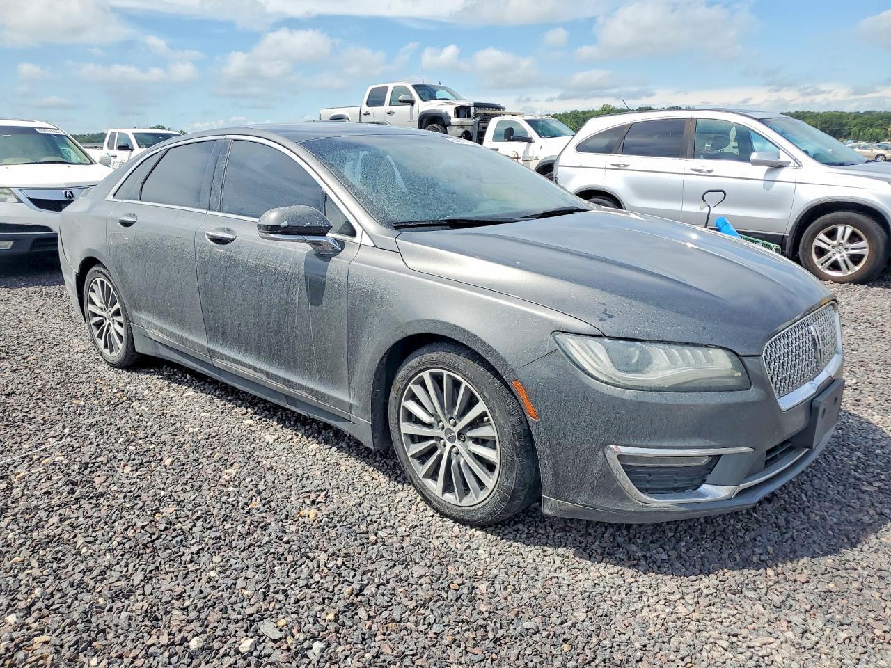 2017 LINCOLN MKZ HYBRID PREMIERE — Фото 4 из 12