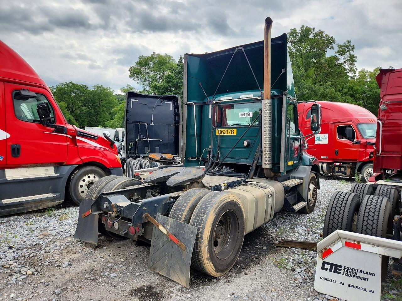 2017 MACK CXU612 SEMI TRUCK — Фото 3 из 13