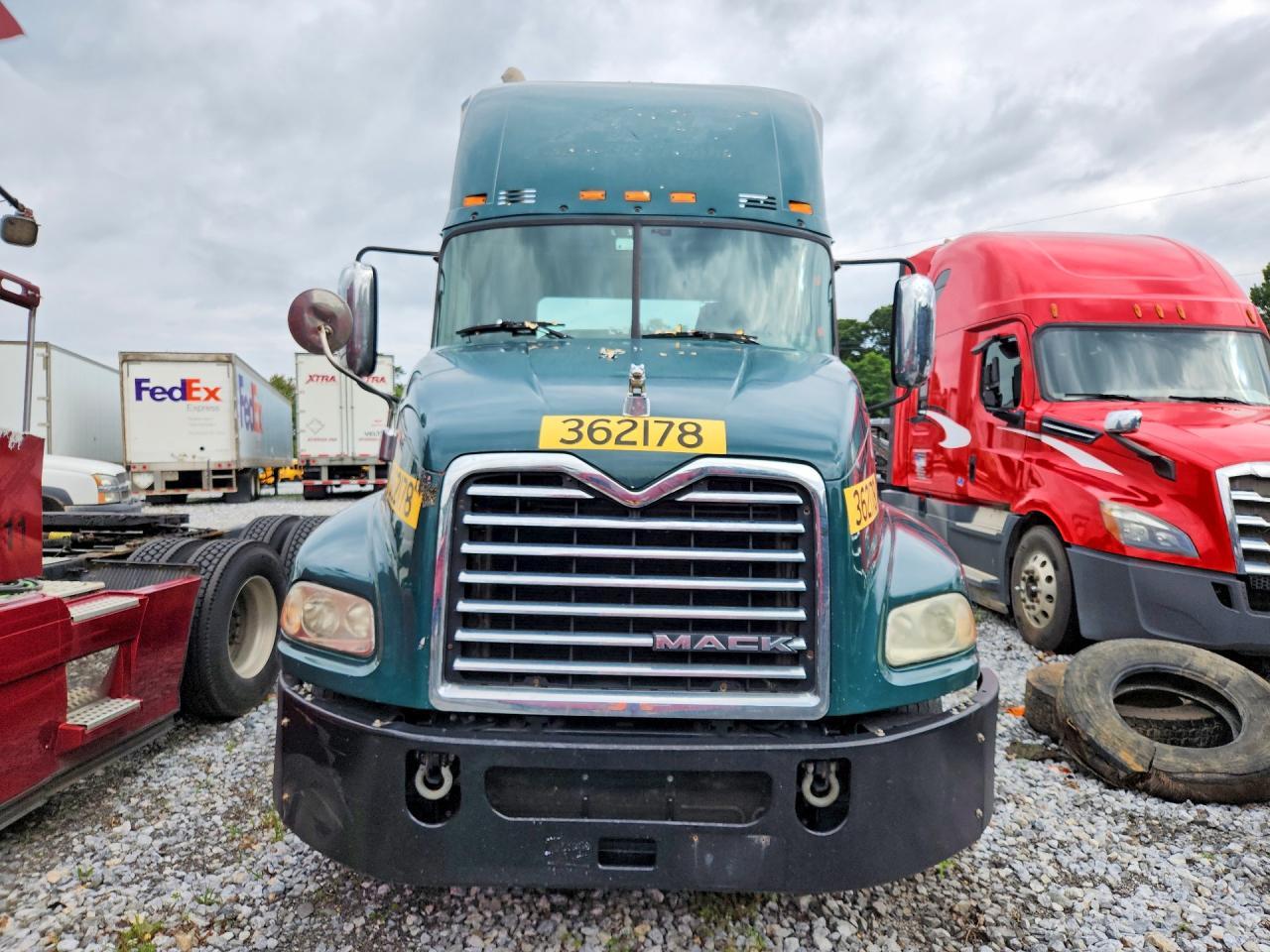 2017 MACK CXU612 SEMI TRUCK — Фото 5 из 13