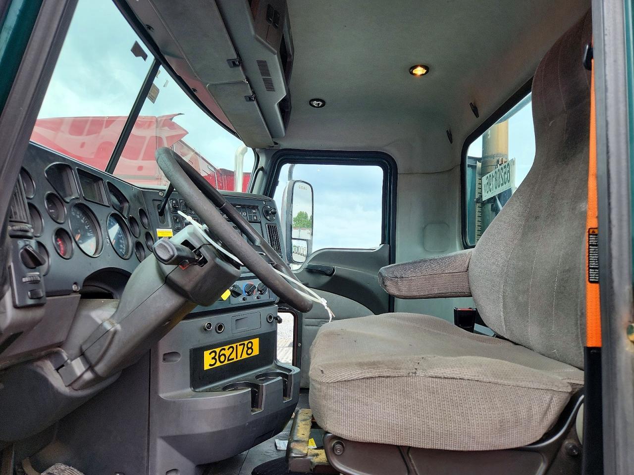 2017 MACK CXU612 SEMI TRUCK — Фото 7 из 13