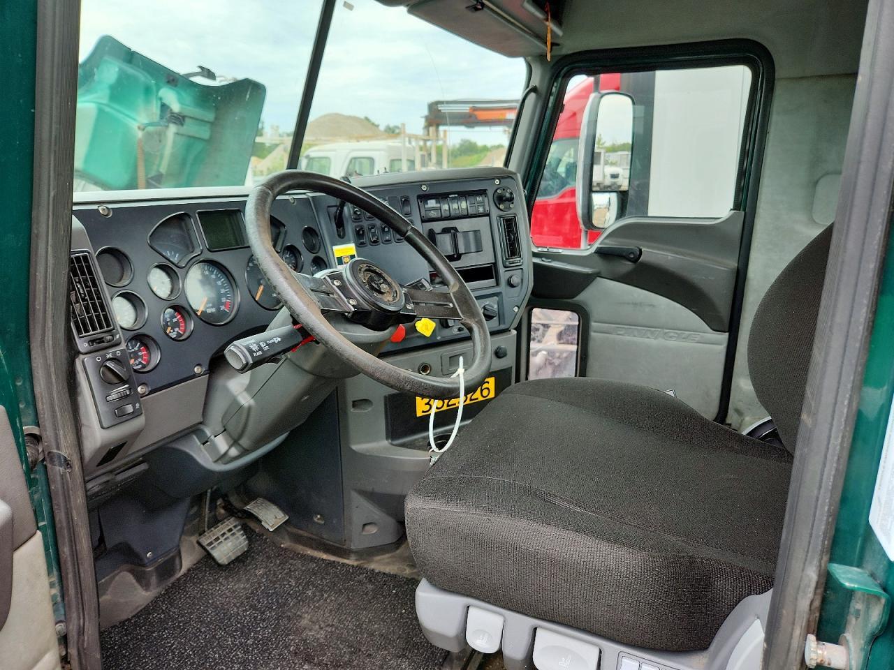 2017 MACK CXU612 SEMI TRUCK — Фото 8 из 13