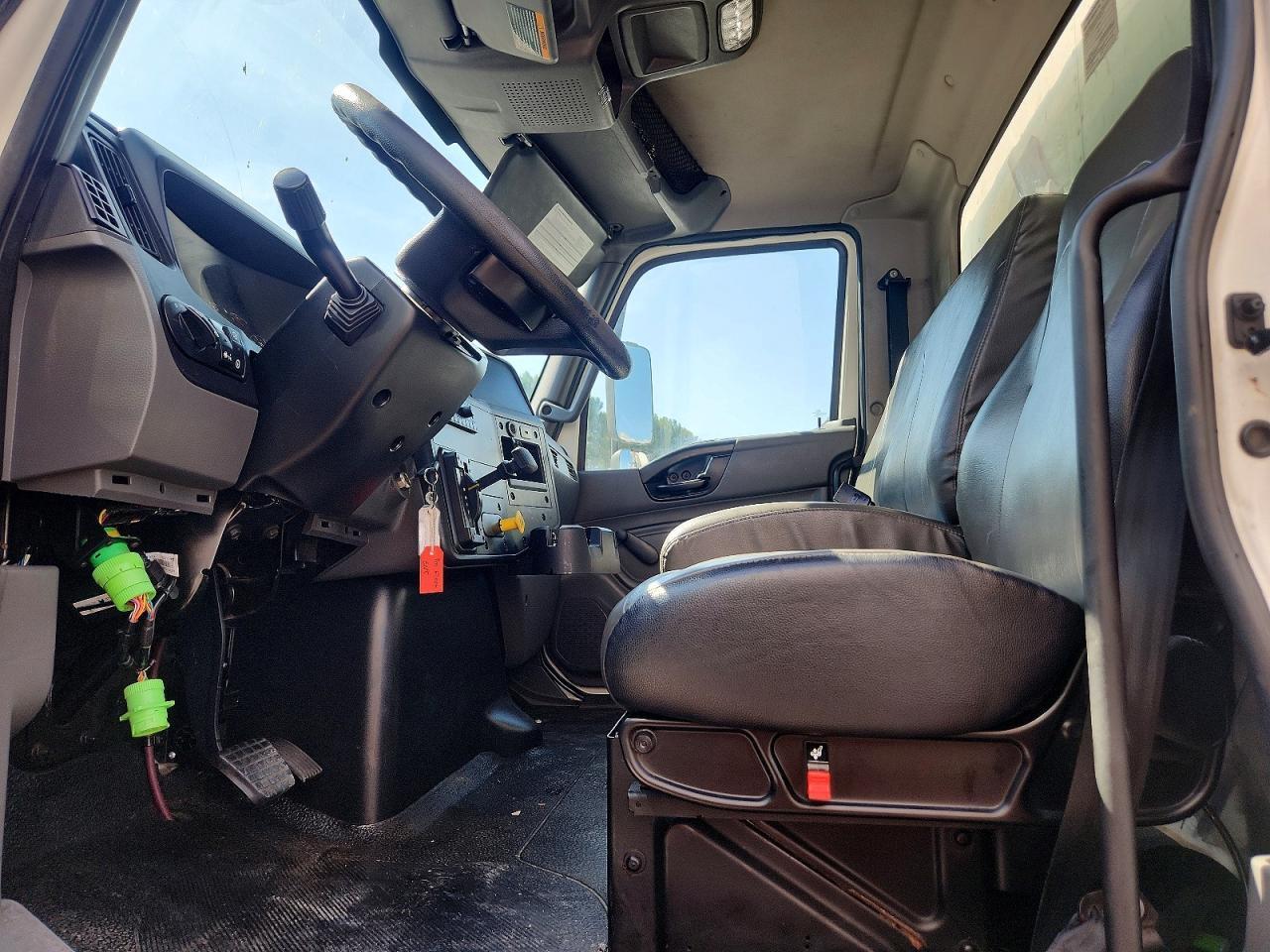 2023 INTERNATIONAL MV607 BOX TRUCK — Фото 7 из 13