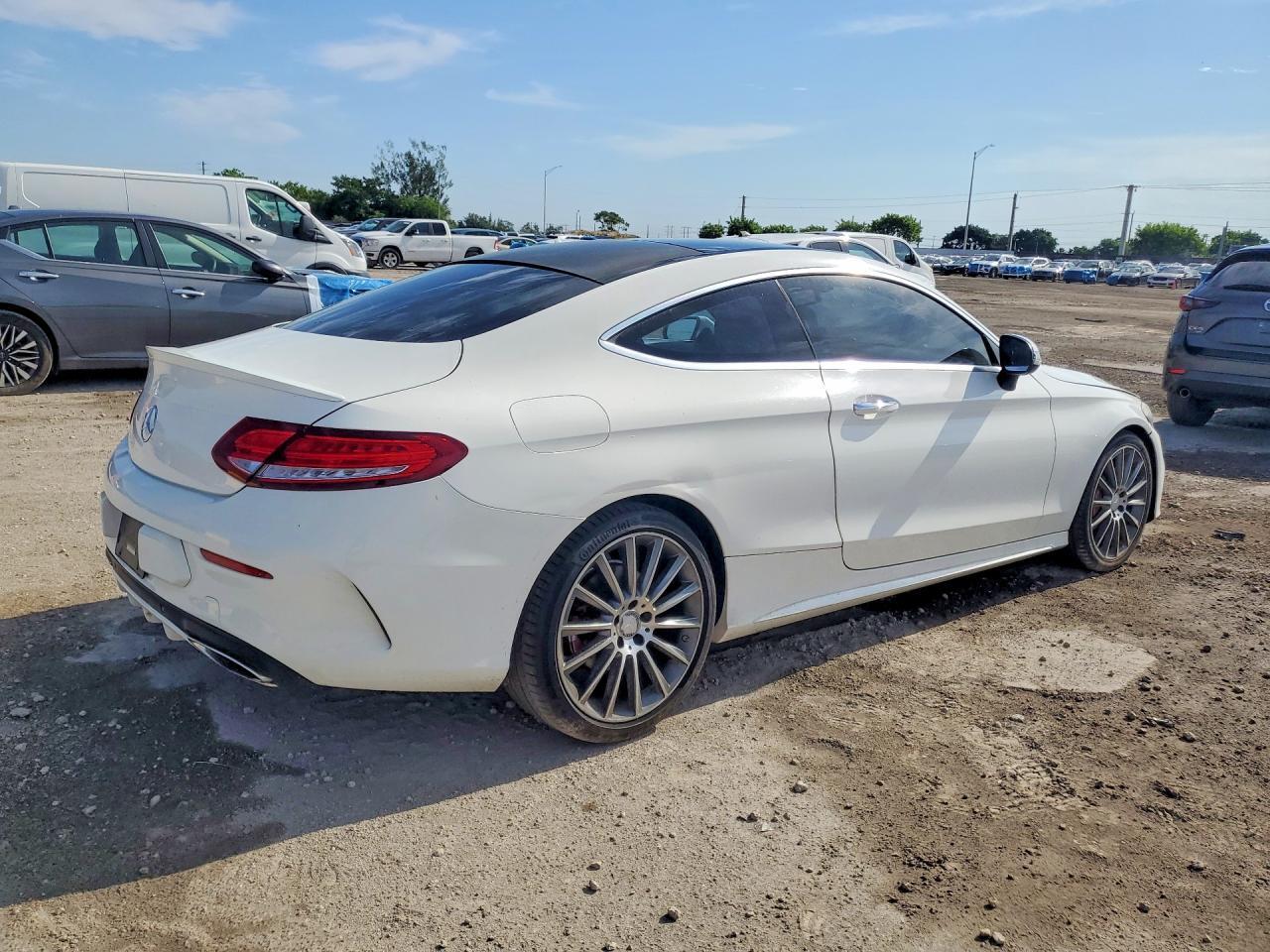 2017 MERCEDES-BENZ C 300 — Фото 3 из 12
