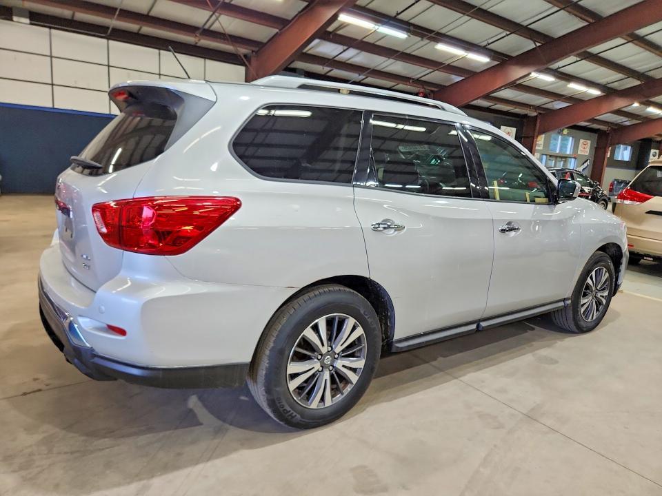 2017 NISSAN PATHFINDER SV — Фото 3 из 13