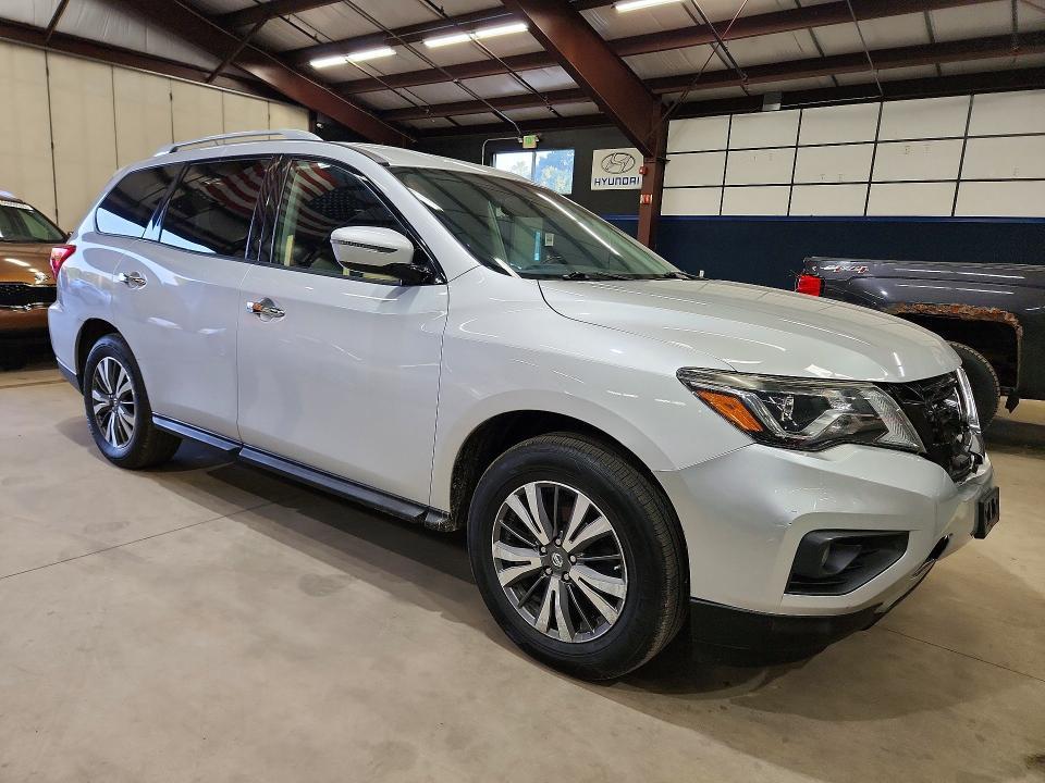 2017 NISSAN PATHFINDER SV — Фото 4 из 13
