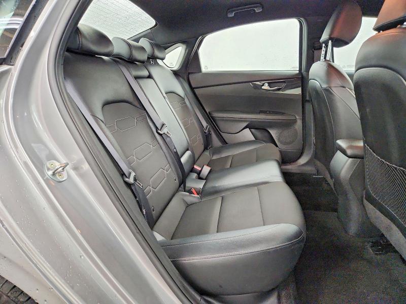 2023 KIA FORTE GT LINE — Фото 10 из 12