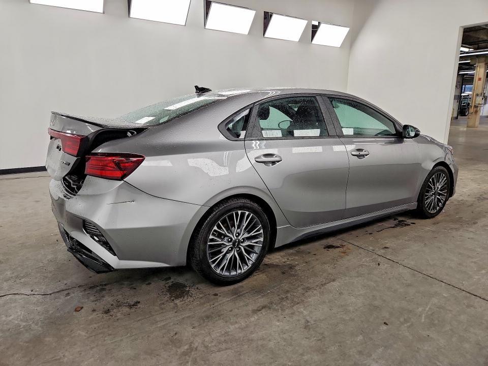 2023 KIA FORTE GT LINE — Фото 3 из 12