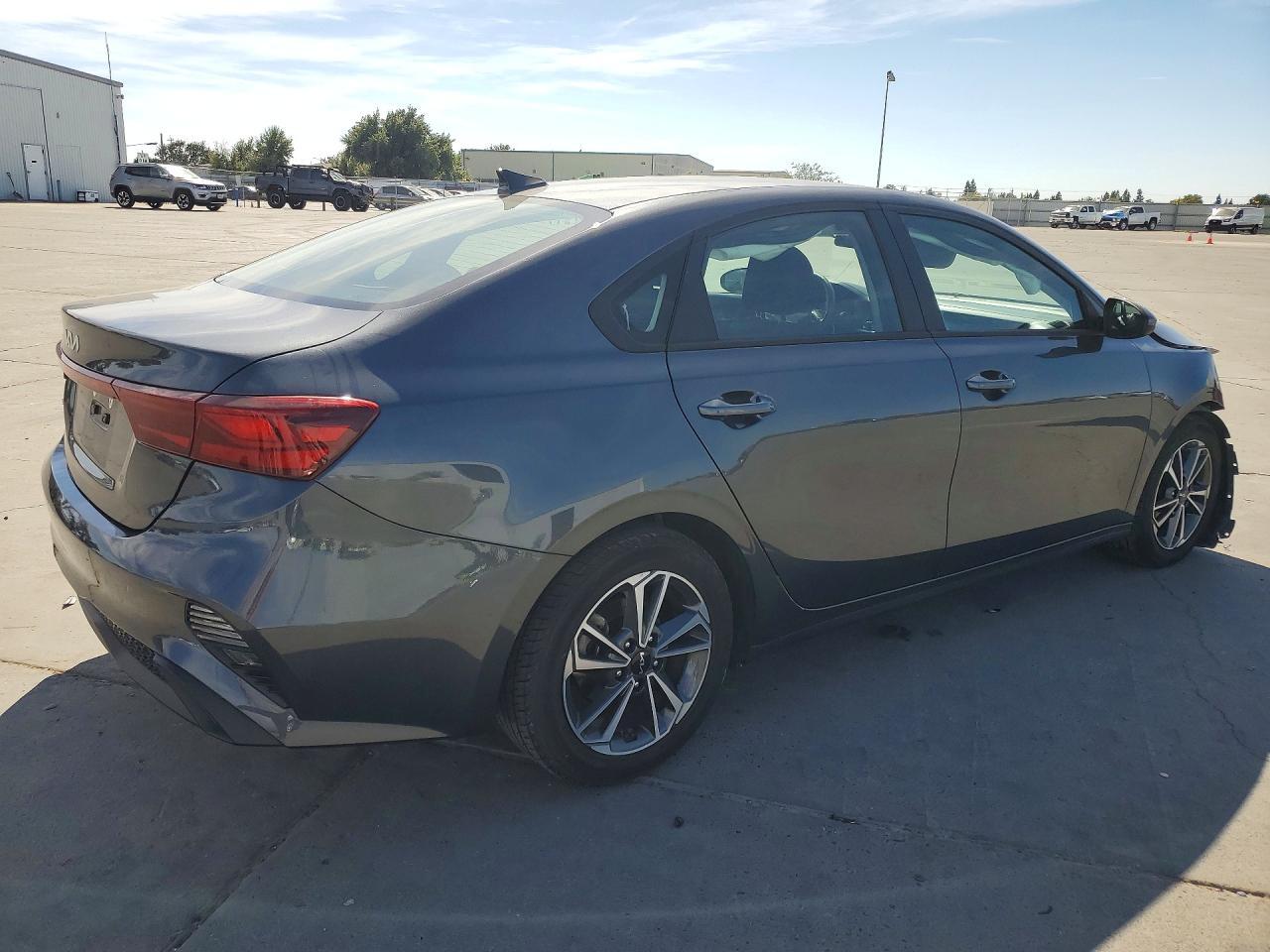 2023 KIA FORTE LXS — Фото 3 из 13