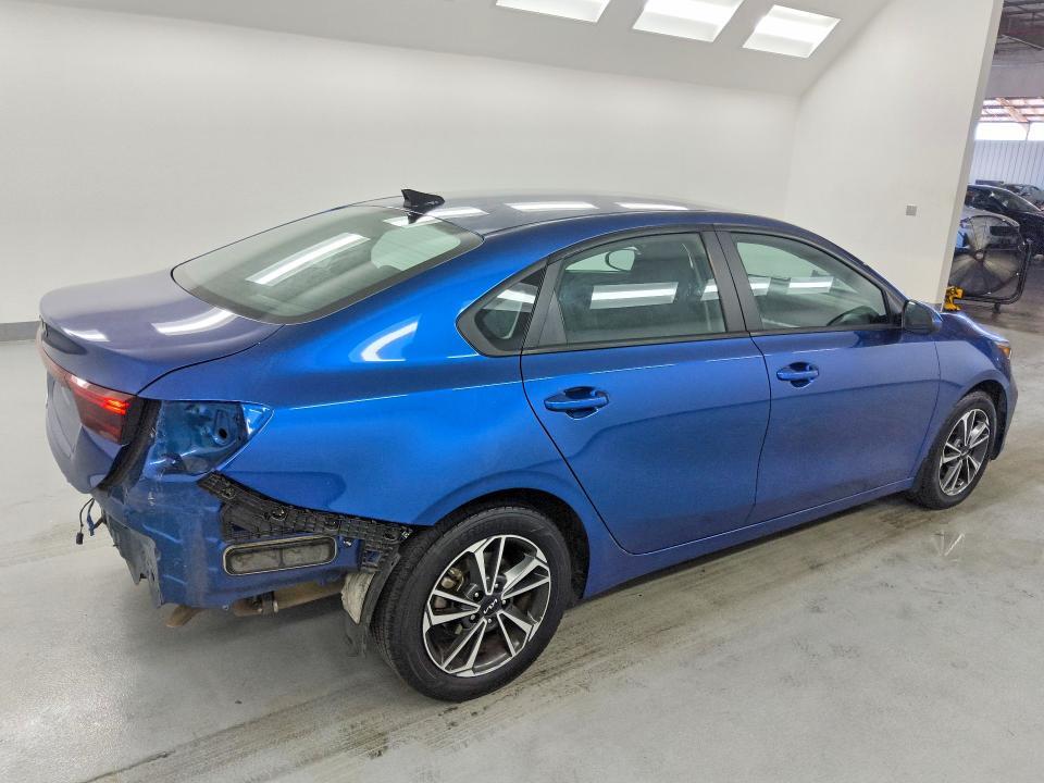 2023 KIA FORTE LXS — Фото 3 из 14