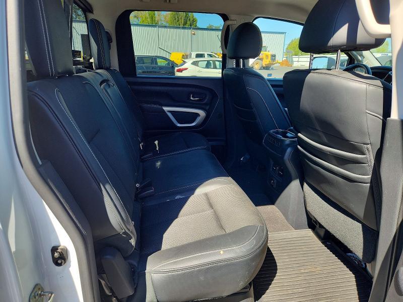 2017 NISSAN TITAN PRO-4X — Фото 10 из 12