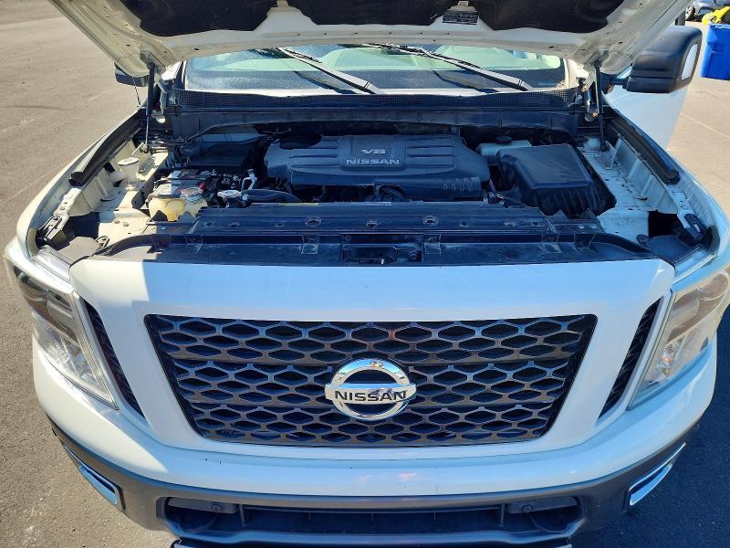 2017 NISSAN TITAN PRO-4X — Фото 11 из 12