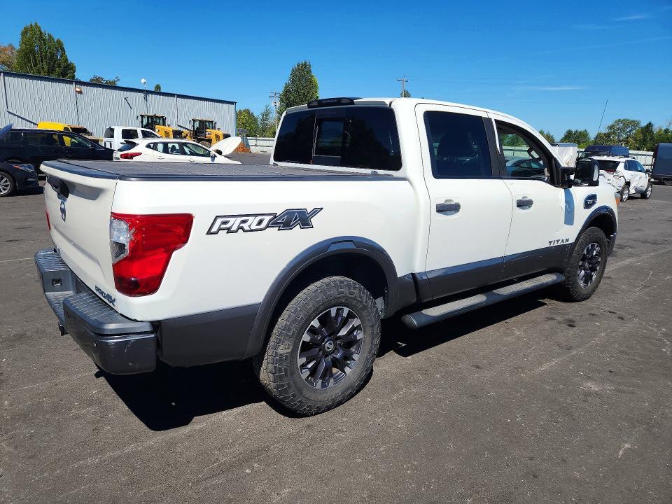 2017 NISSAN TITAN PRO-4X — Фото 3 из 12