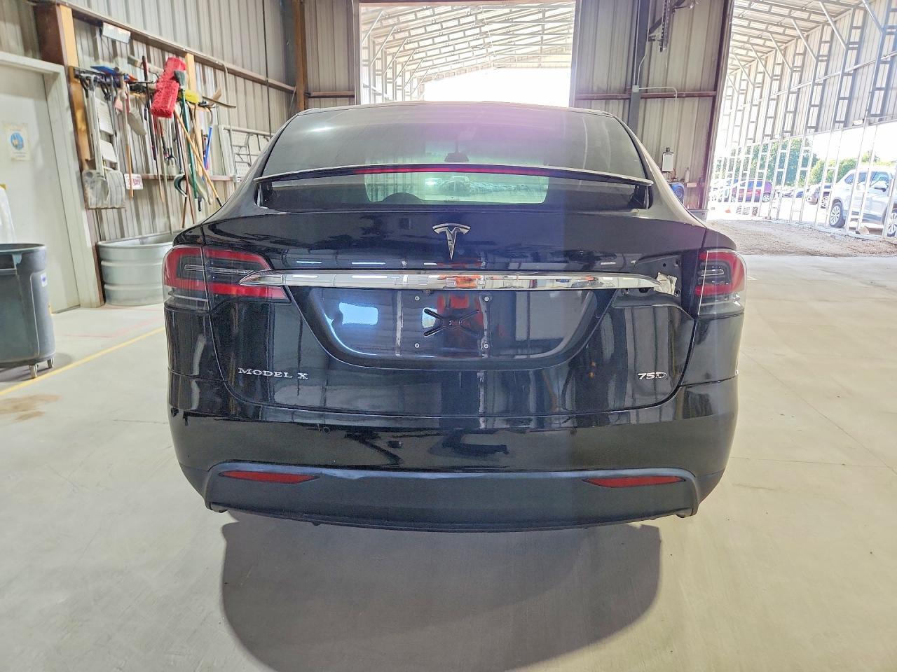 2017 TESLA MODEL X — Фото 6 из 14