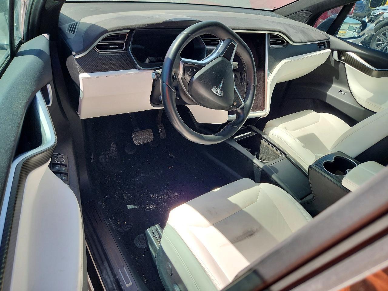 2017 TESLA MODEL X — Фото 8 из 13