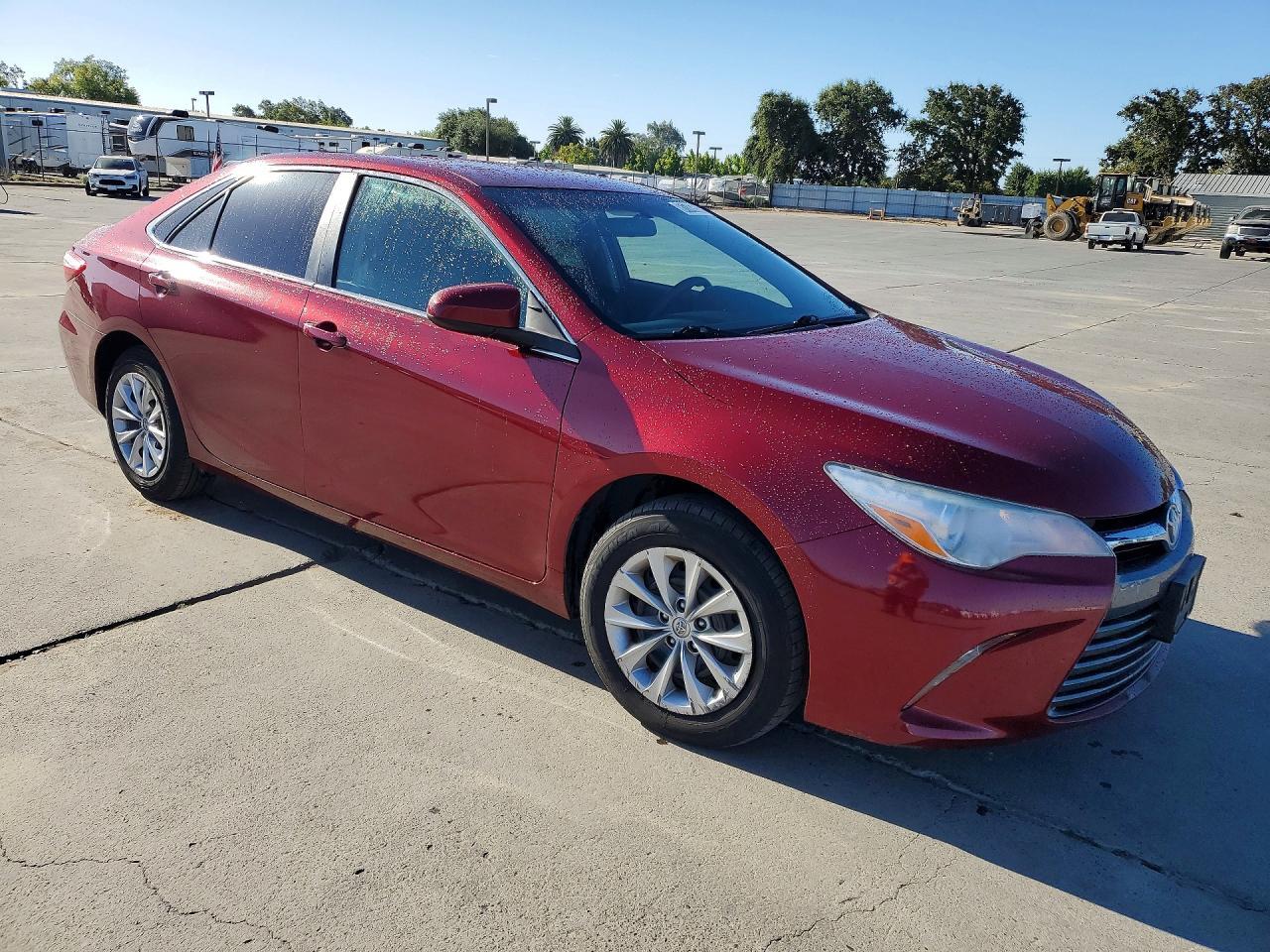 2017 TOYOTA CAMRY LE — Фото 4 из 12