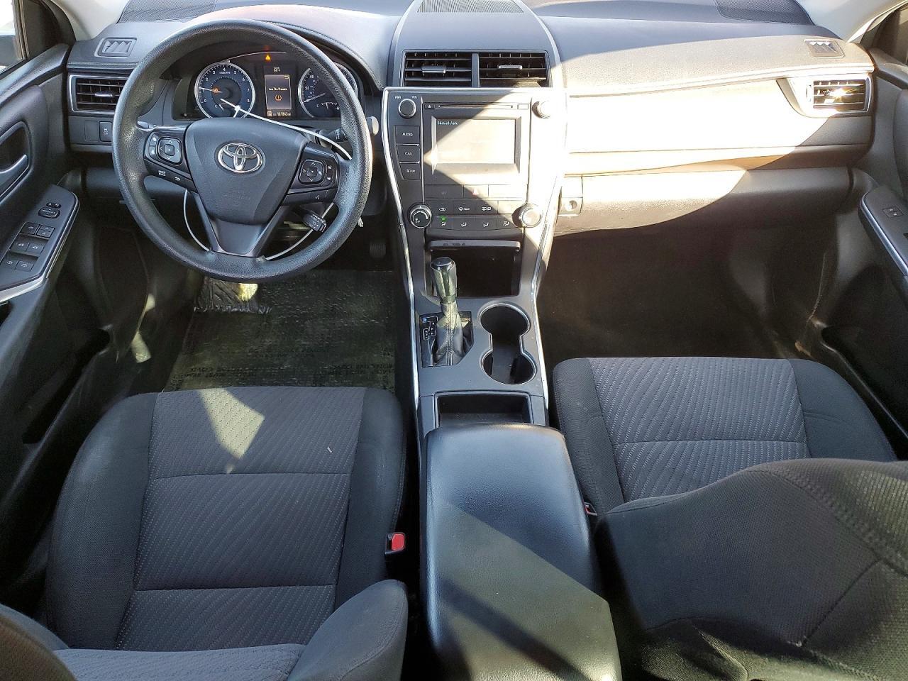 2017 TOYOTA CAMRY LE — Фото 8 из 12