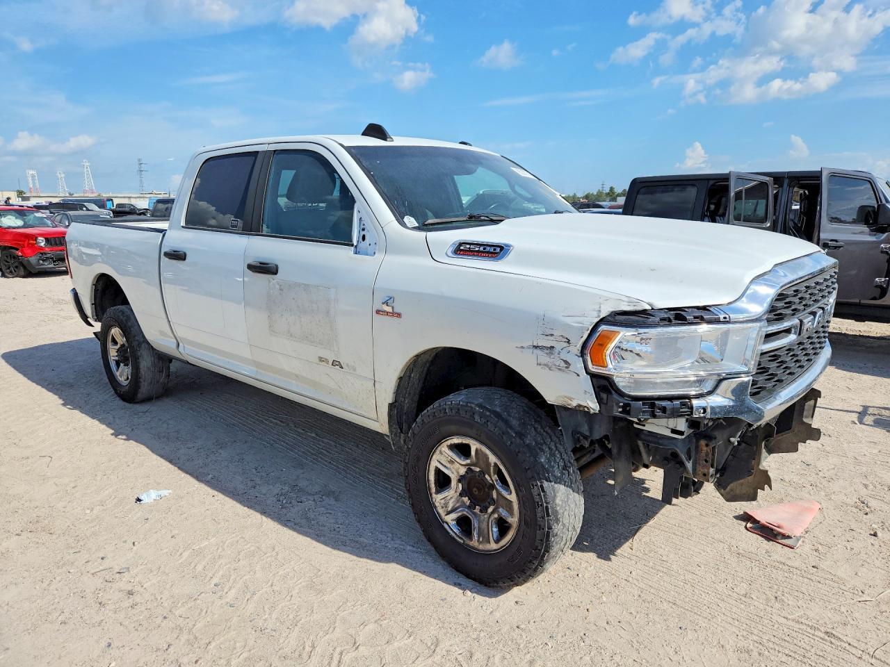 2023 RAM 2500 BIG HORN — Фото 4 из 12