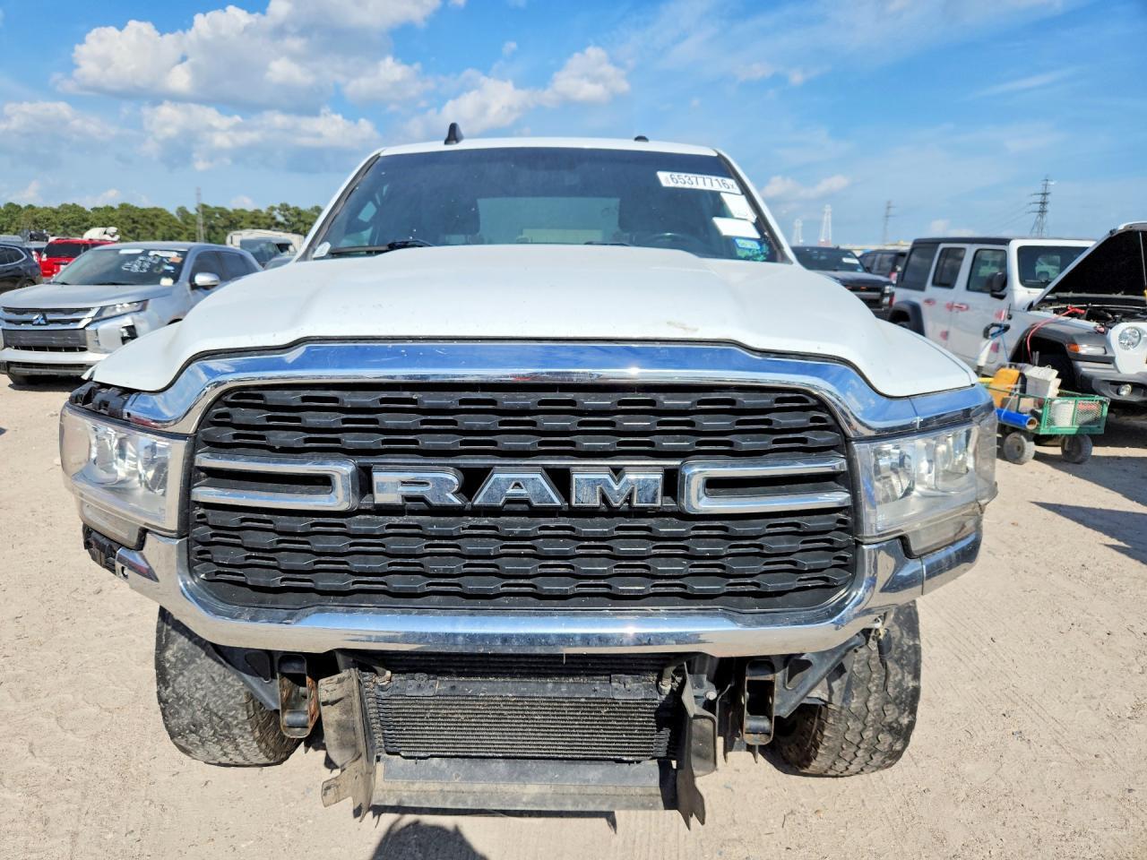 2023 RAM 2500 BIG HORN — Фото 5 из 12