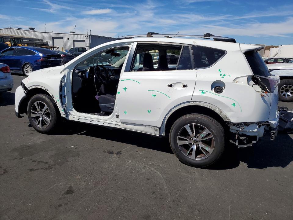 2017 TOYOTA RAV4 XLE — Фото 2 из 13