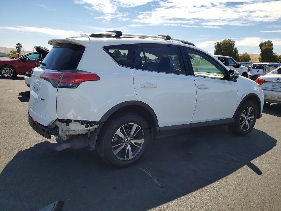 2017 TOYOTA RAV4 XLE — Фото 3 из 13