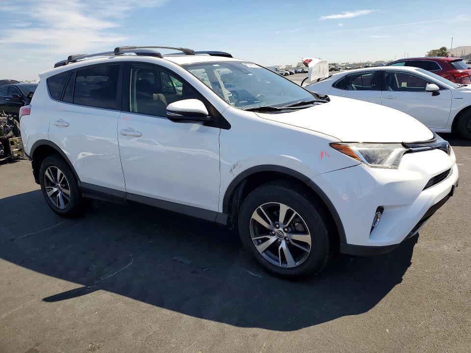 2017 TOYOTA RAV4 XLE — Фото 4 из 13