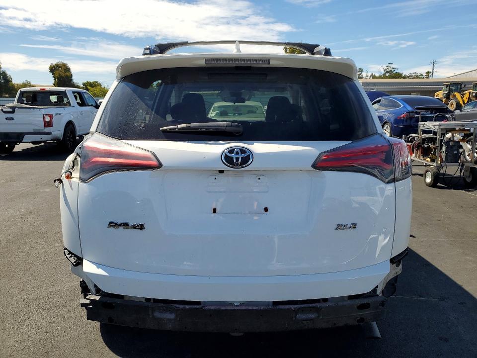 2017 TOYOTA RAV4 XLE — Фото 6 из 13