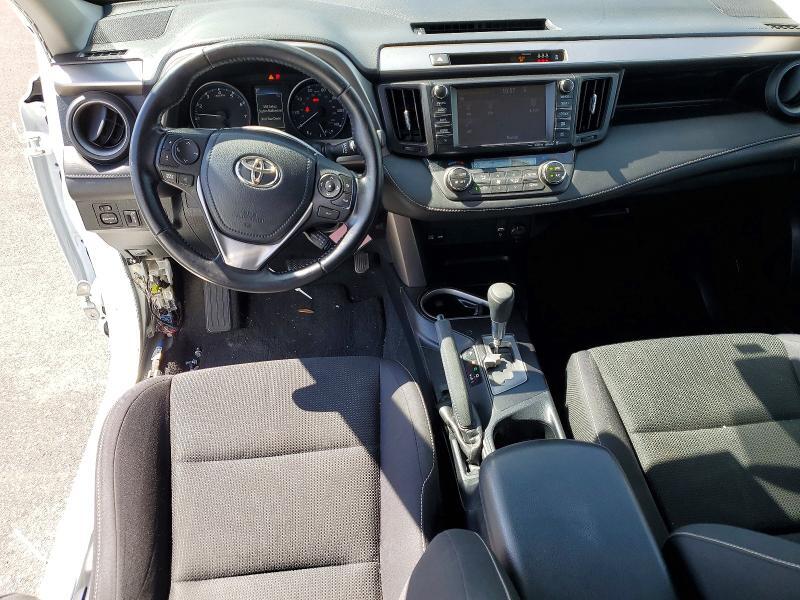 2017 TOYOTA RAV4 XLE — Фото 8 из 13