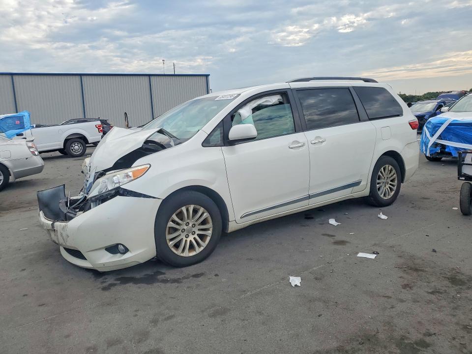 2017 TOYOTA SIENNA 5TDYZ3DC3HS793205