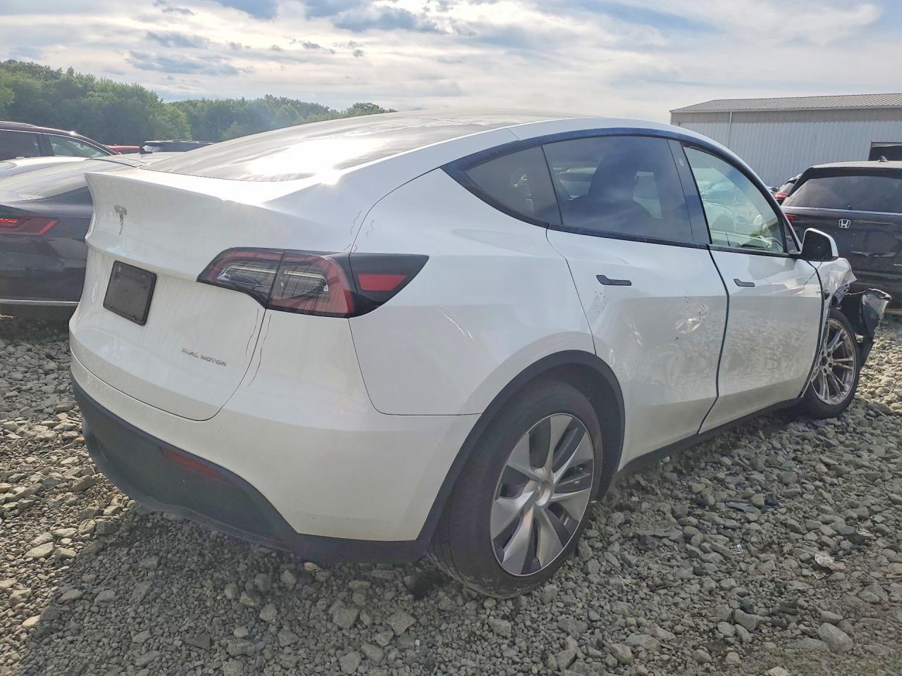 2023 TESLA MODEL Y — Фото 3 из 12