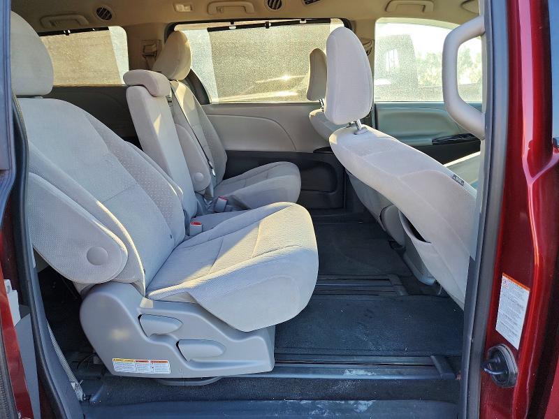 2017 TOYOTA SIENNA LE 8-PASSENGER — Фото 11 из 13