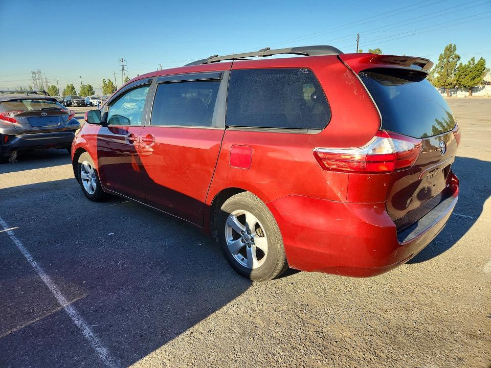 2017 TOYOTA SIENNA LE 8-PASSENGER — Фото 2 из 13