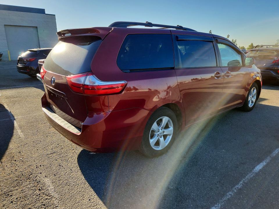 2017 TOYOTA SIENNA LE 8-PASSENGER — Фото 3 из 13