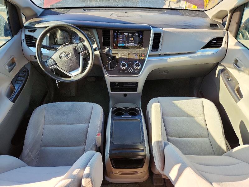 2017 TOYOTA SIENNA LE 8-PASSENGER — Фото 8 из 13