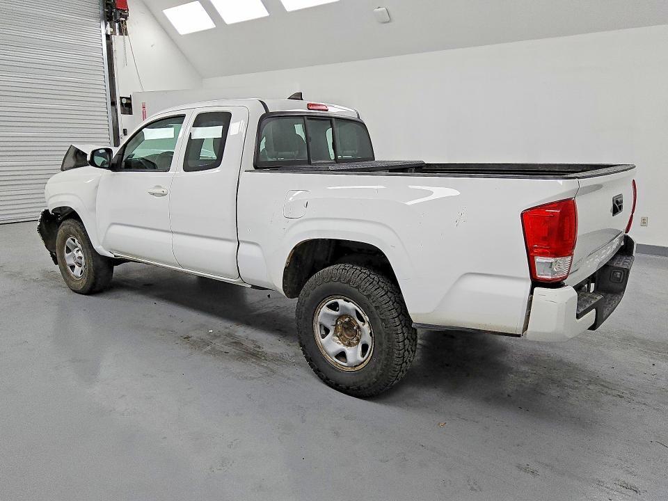 2017 TOYOTA TACOMA SR — Фото 2 из 13