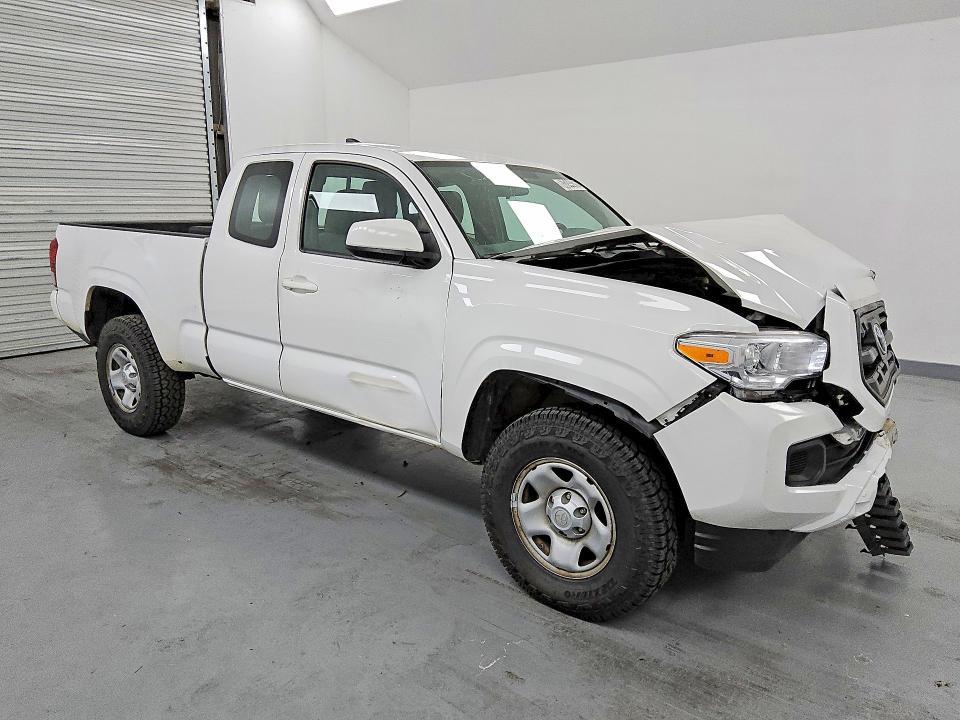 2017 TOYOTA TACOMA SR — Фото 4 из 13