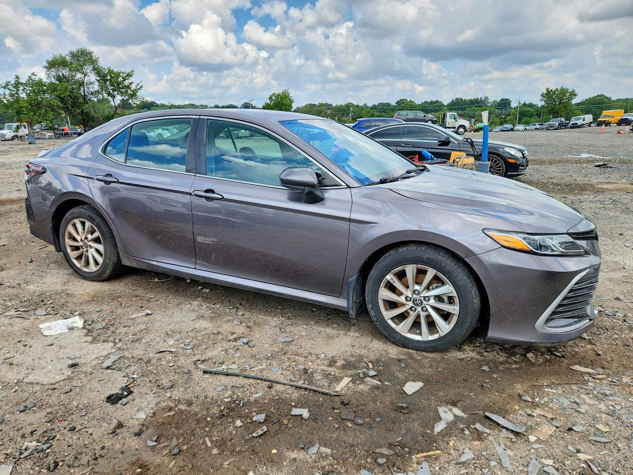2023 TOYOTA CAMRY LE — Фото 4 из 12