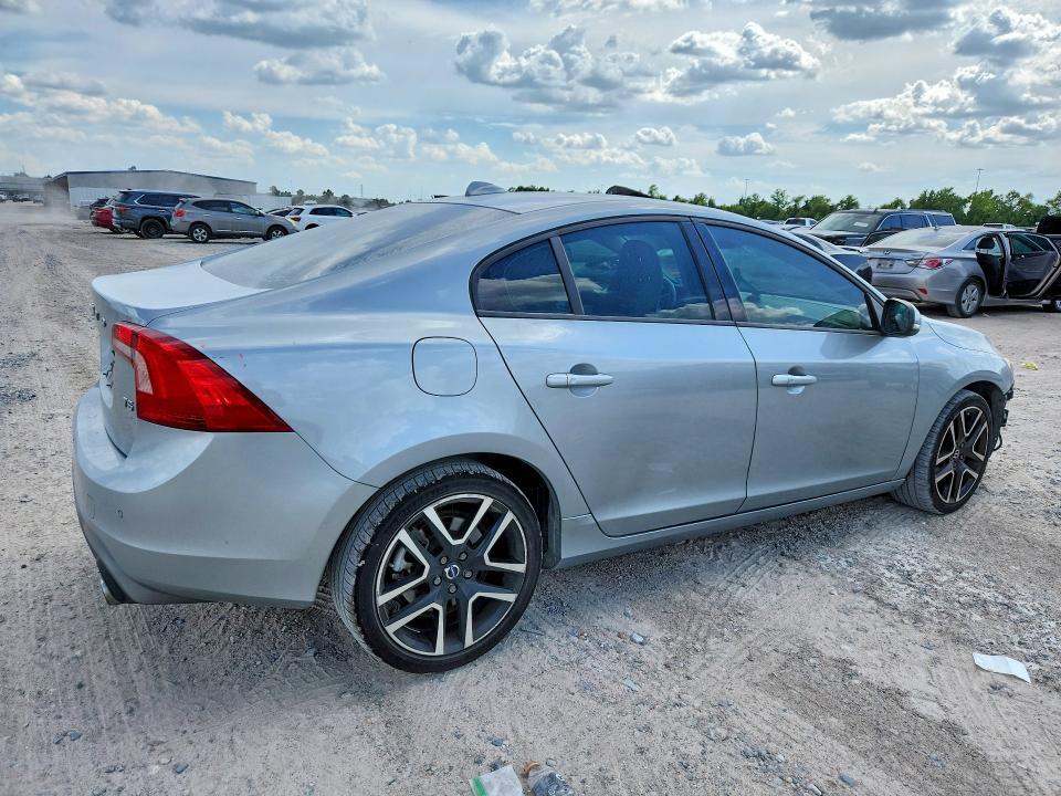 YV126MFL1H2435894 2017 VOLVO S60 photo no. 3