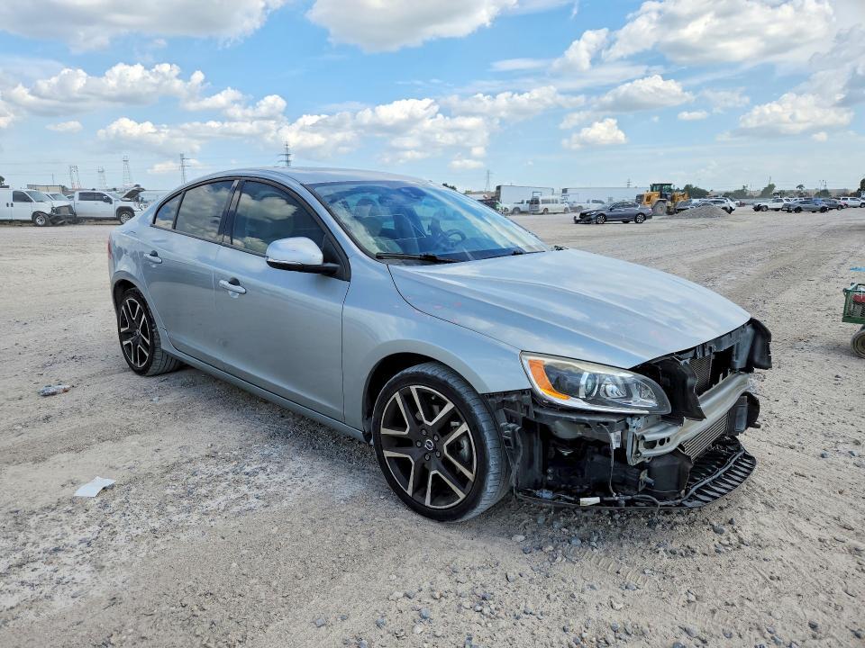 YV126MFL1H2435894 2017 VOLVO S60 photo no. 4