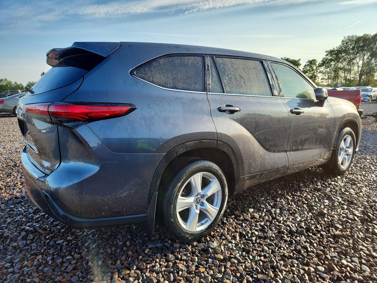 2023 TOYOTA HIGHLANDER LE — Фото 3 из 14