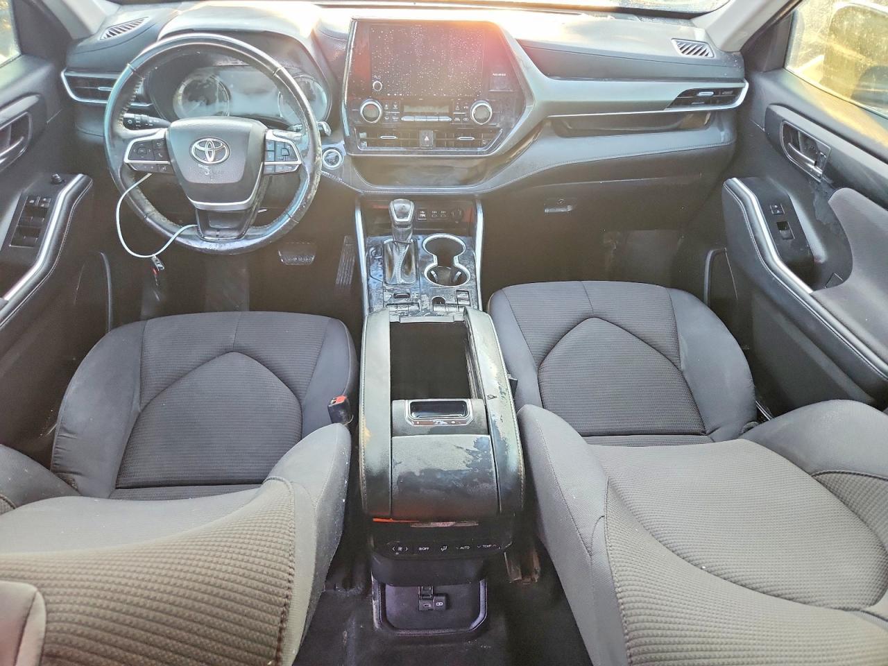 2023 TOYOTA HIGHLANDER LE — Фото 8 из 14