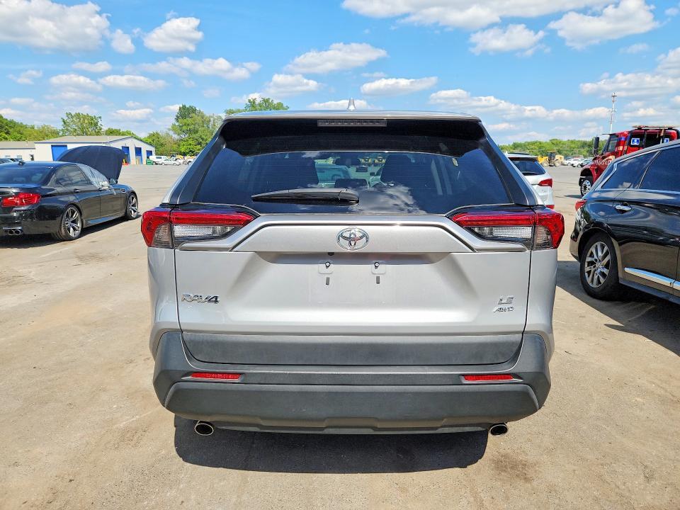 2023 TOYOTA RAV4 LE — Фото 6 из 13